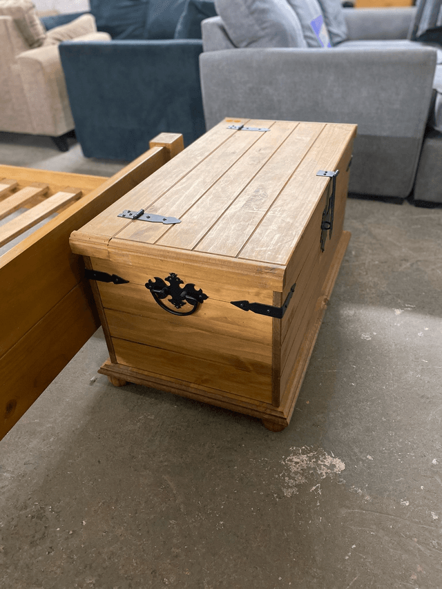 Storage chest #U1233