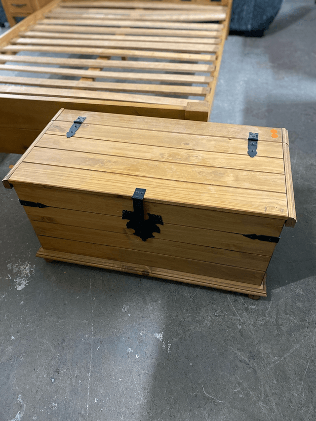 Storage chest #U1233