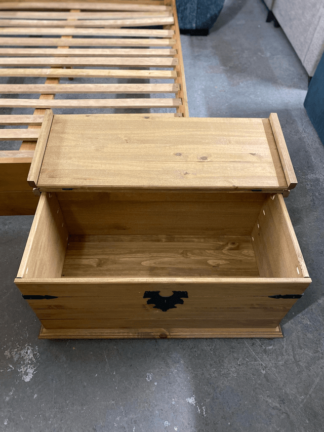 Storage chest #U1233